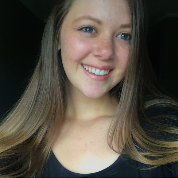 Your Posher, Kaylee 🌺🌺 - Picture 1 of 1